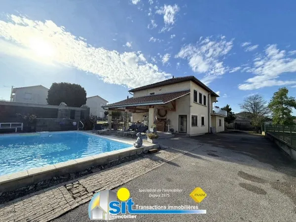 Maison - 192 m2 - 7 pièces