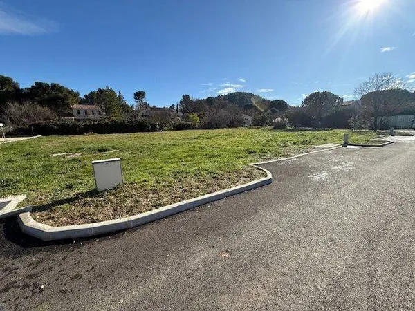 Terrain constructible 609 m²