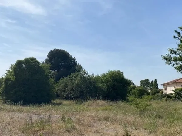 Terrain 908 m²