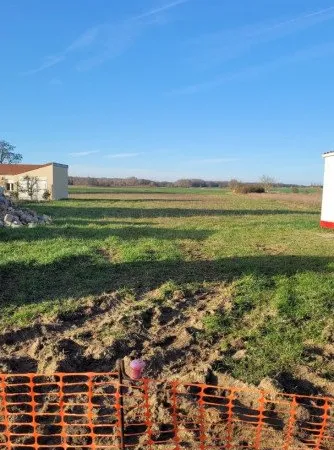 Terrain 740 m²
