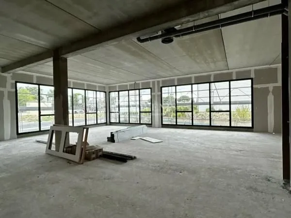 Bureau 208 m²