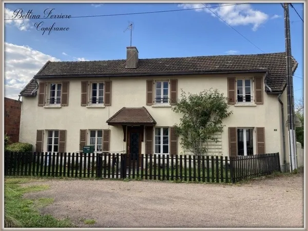 Maison familiale à rénover avec grand terrain arboré