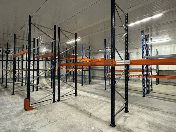 Local d'activité 831 m²