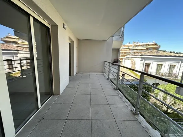 Charmant 3 pièces au coeur de Vallauris - immeuble récent