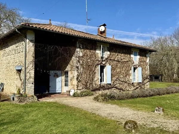 Maison en pierre 206m2 sur airial d'1hectare4 - dépendances - L