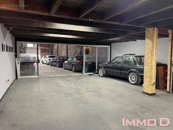 Commerce 300 m²