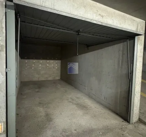 Courbevoie - Avenue de la République - BOX de 13m2