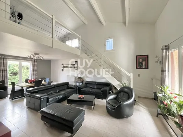 Villeneuve-Tolosane maison familiale T6 de 138 m2 sur une parcelle d'environ 579 m2