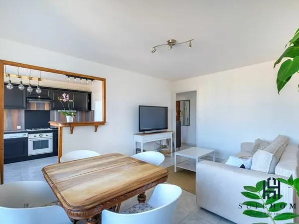 Appartement T5 à vendre proche de la maison de la danse Appartement 5 pièce(s) 82m2 4 chambre au der