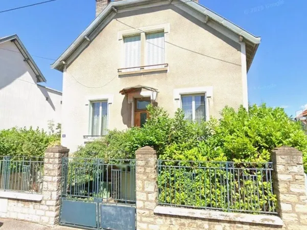 Maison 6 pièces- 115 m2- 4 chambres et jardin de 460 m².