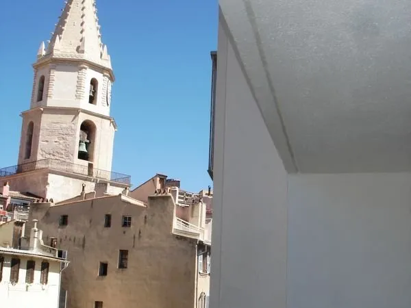 Vends studio T1 36 m2 habitable avec grand balcon de 4.88 m2 ,marseille vx port mairie hotel de vill