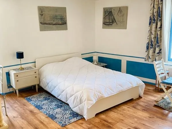 Studio 25 m². En face de l'Ecole de Commerce et proche des facs
