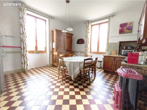 À rénover, Appartement d'environ 110m2 avec très belle terrasse + petit terrain privatif