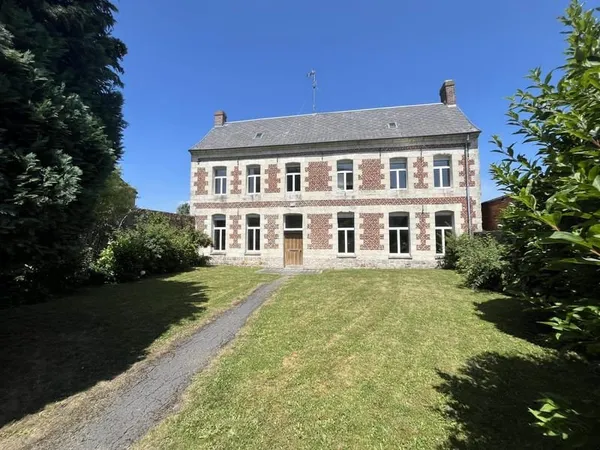 Maison 4 chambres au calme, jardin clos, garage.