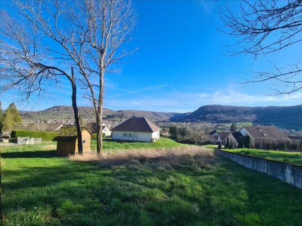 Terrain constructible de 899m2, Ornans.