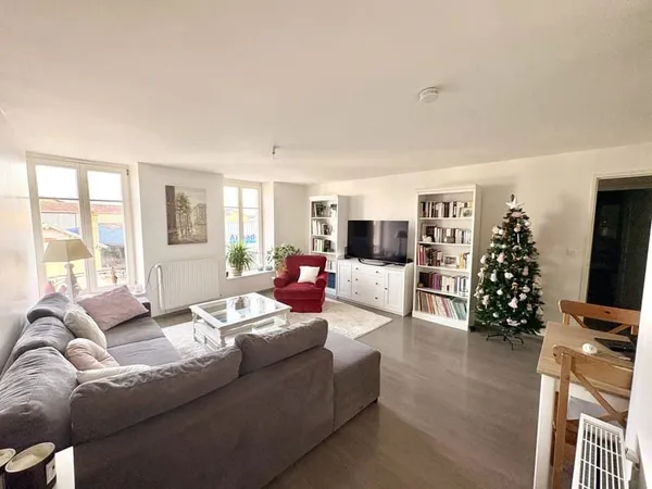 À vendre - Deux appartements rénovés à deux pas du Faubourg des Trois-Maisons, du canal et de la Pép