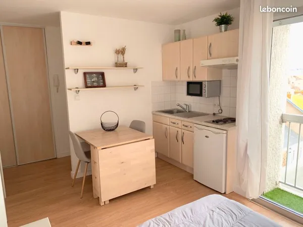 Studio meublé entre port et plage
