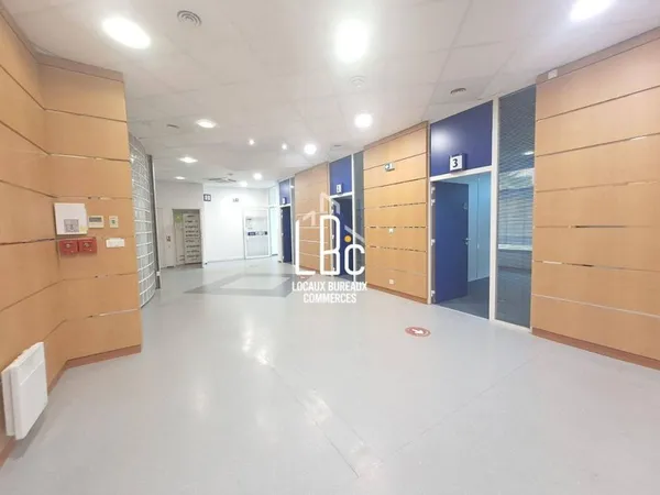 Bureau 250 m²