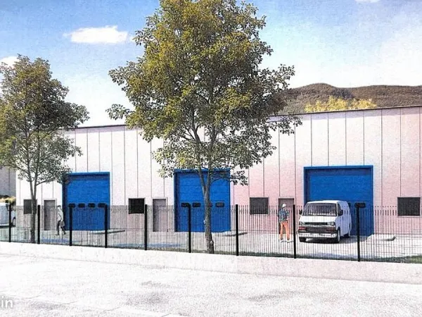 Entrepot,hangar,petit commerce ,batiment industriel,locaux