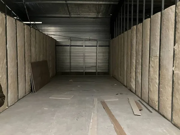 Entrepôt 67 m²
