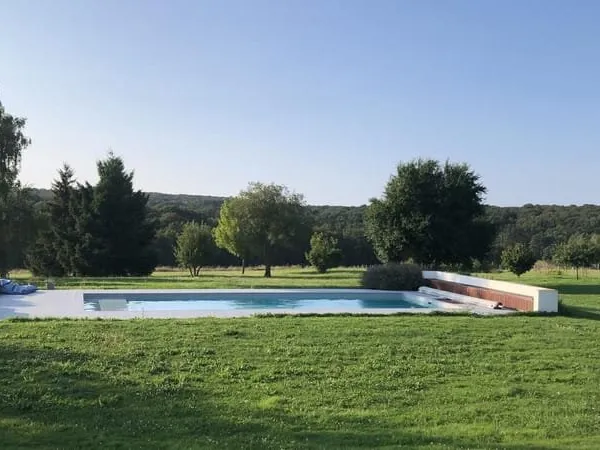 Propriété contemporaine sur 1,5 ha de jardin arboré avec pis