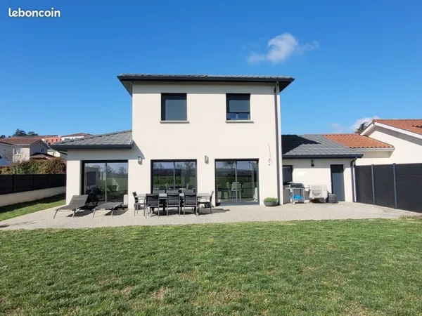 JONAGE (69330) — Maison contemporaine RT 2012 — 120 m² — 4 chambres — Cuisine équipée — Domotique De