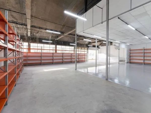 Entrepôt 535 m²