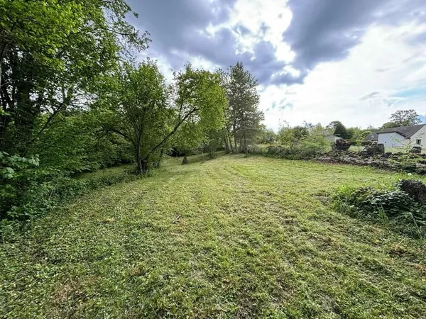 NEBOUZAT ! TERRAIN constructible 1189m² borné.