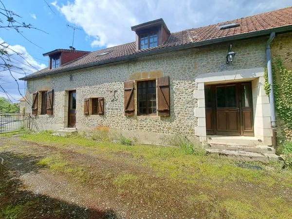 Maison de pierre 230m² sur 2 hectratre avec dépendances