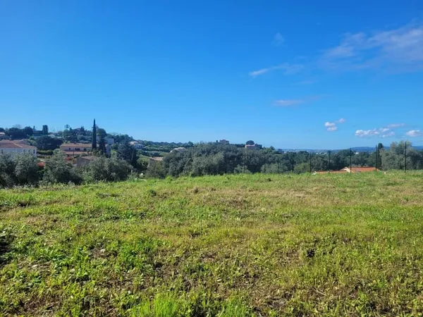 Terrain Saint-Laurent du Var vue dégagée