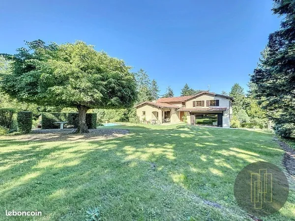 Maison 6 pièces 240 m²