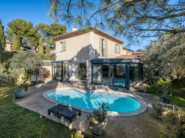 villa t6 avec piscine et verranda