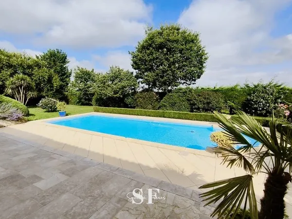AGEN SUD - BATISSE AVEC JARDIN ET PISCINE