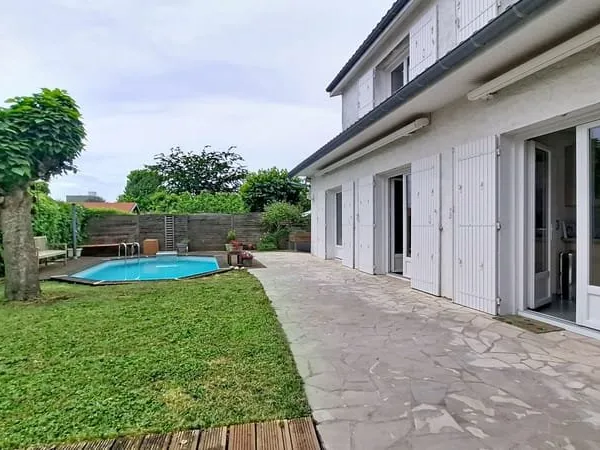 Maison familiale au calme, 5 chambres, jardin avec piscine sans vis-à-vis