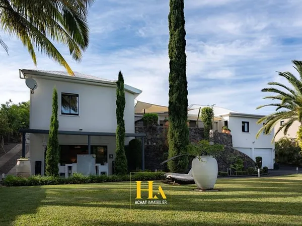 EXCLUSIVITÉ Propriété de prestige d'architecture contemporaine au coeur d'un jardin tropical Saint-P