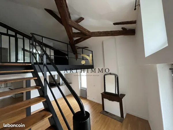 Loft 2 pièces 81 m²