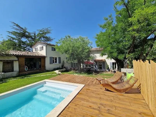Maison 9 pièces 217 m²