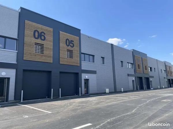 Local industriel 277 m²