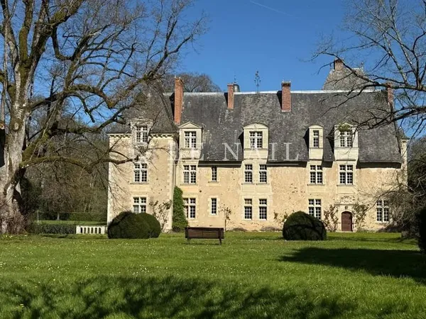 Exceptionnel château Renaissance classé Monument Historique et 3