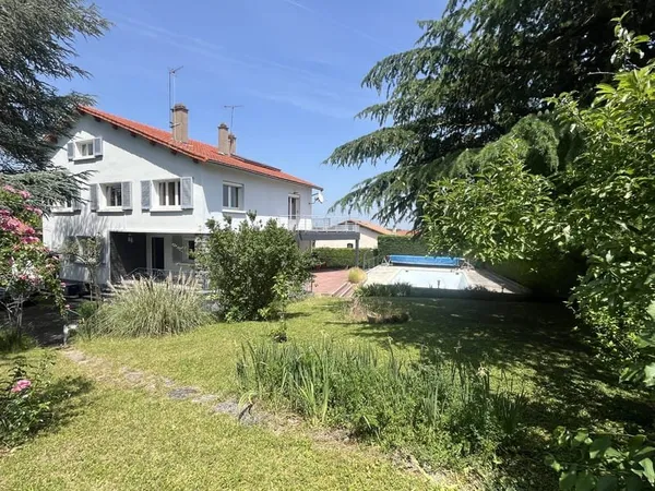 Cébazat Jolie Maison 255m2 comprenant deux appartements indé