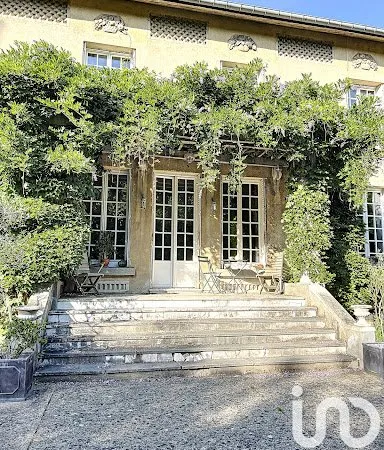 Maison 11 pièces 252 m²