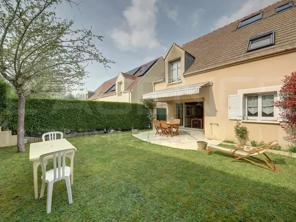 Maison Recente Mitoyenne Avec Jardin