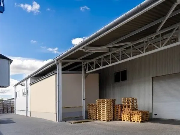 Entrepôt 650 m²