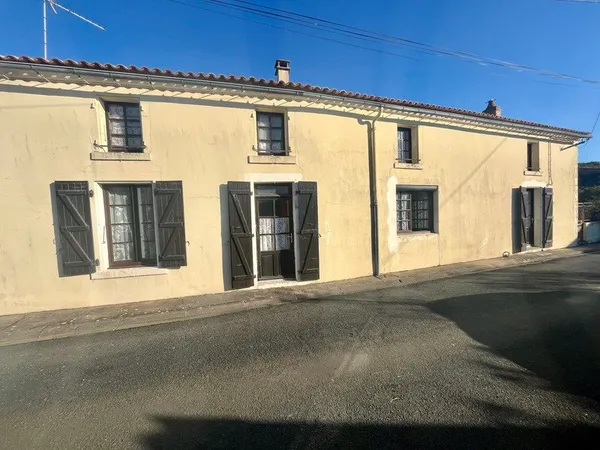LE GUE DE VELLUIRE (85770) AU CALME ABSOLU MAISON EN PIERRES AVEC GRANGES ET DEPENDANCES SUR 4500M²