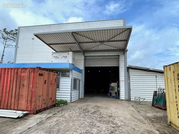 Local 450 m² MACOURIA