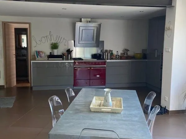 Louer - Superbe maison familiale avec piscine et spa à Mérindol (84360)