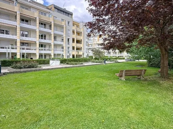 NANCY Centre -Quartier Gare : Au calme : Appartement traversant et lumineux en très bon état de 3 pi