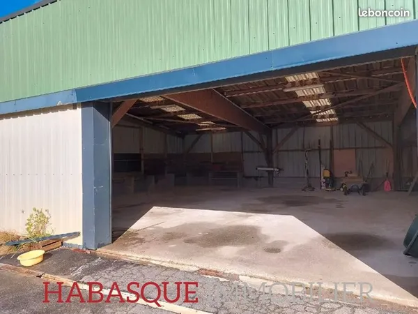 Local 130 m² KERNOUES