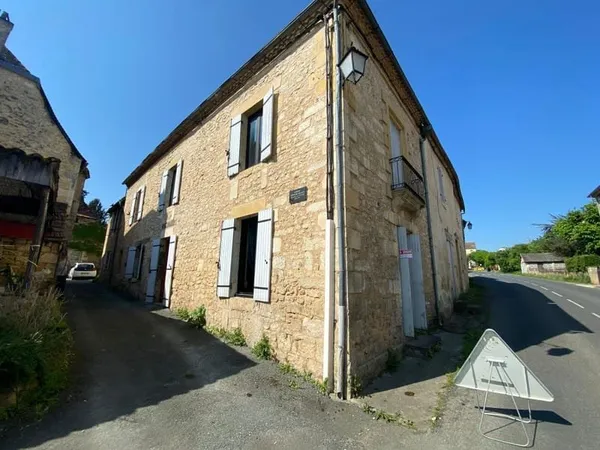 CHARMANTE MAISON DE BOURG