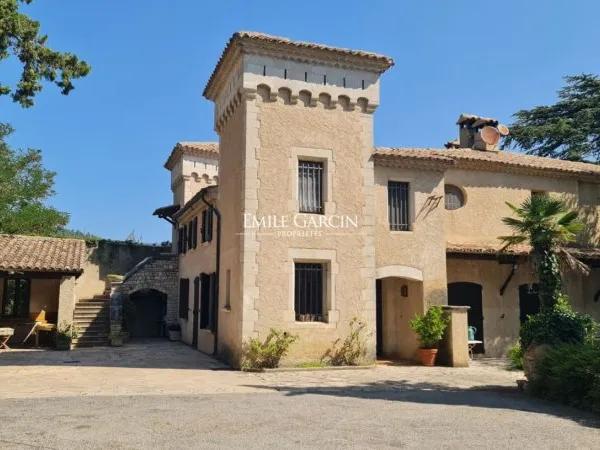 A vendre - Château rénové - Haute Provence